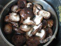 家常菜肉炒香菇做法图解1)