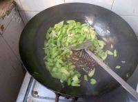 家常菜芹菜肉片做法图解6)