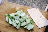 家常菜丝瓜炒肉片做法图解4)