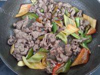 好吃的青红椒煸牛肉做法图解6)