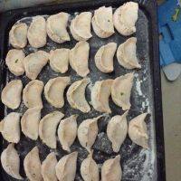 自制芹菜肉水饺做法图解9)