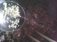 自己做的猪肉西葫芦包子做法图解9)