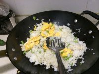 美味的青椒蛋炒饭做法图解5)