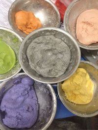 好看的纯手工七彩汤圆做法图解4)