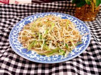 家常菜蒜苗炒豆芽