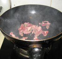 家常菜牛肉炒荷兰豆做法图解3)