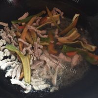 好吃的辣椒炒肉丝做法图解4)