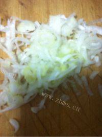 家常菜皮蛋豆腐做法图解5)