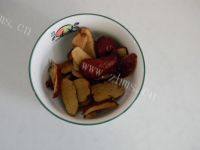 美味早餐薏米红豆红枣粥做法图解3)