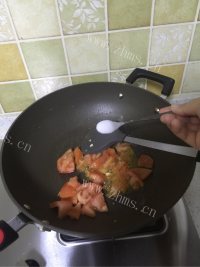 五味俱全的西红柿炒鸡蛋做法图解3)