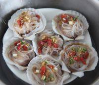 诱人的蒜蓉蒸扇贝做法图解4)