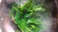 自制菠菜猪肝汤做法图解3)
