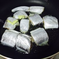 清爽可口的红烧带鱼做法图解4)