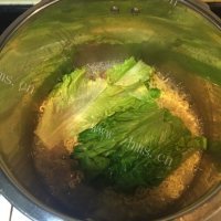 美味的牛肉丸汤面做法图解4)