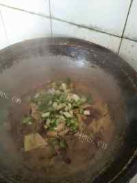 午餐红烧排骨豆腐皮做法图解10)