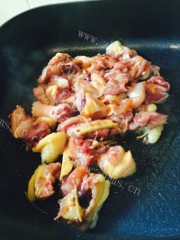 美味的冬菇焖鸡做法图解3)