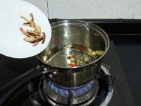 美味红枣枸杞菊花茶做法图解6)