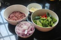 美味的黑椒牛肉做法图解2)