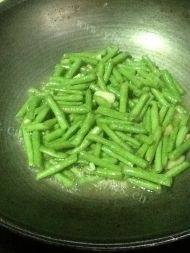 美味的清炒豇豆做法图解6)
