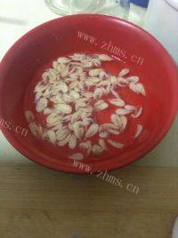 家常菜虾皮炒包菜做法图解1)