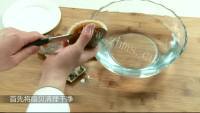 色泽鲜亮的蒜蓉粉丝蒸扇贝做法图解1)