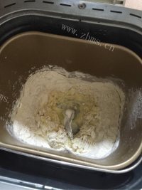 自制焦糖苹果面包做法图解1)