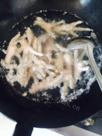 色味俱佳的卤鸡爪做法图解2)