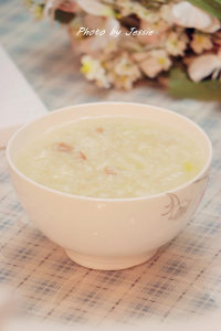 美味的青菜瘦肉粥