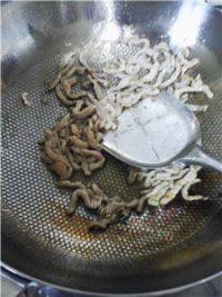家常菜芹菜炒肉丝做法图解5)