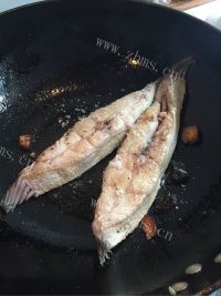 色香味俱全的红烧鱼做法图解4)