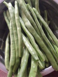 美味的四季豆炒肉做法图解1)