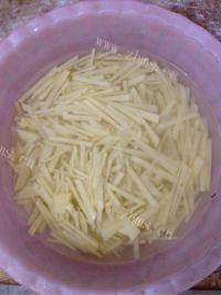 家常菜凉拌酸辣土豆丝做法图解1)