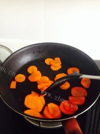 美味的西兰花胡萝卜牛肉泥做法图解5)