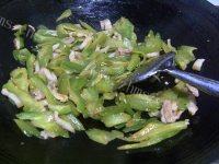 家常菜肉片炒苦瓜做法图解10)