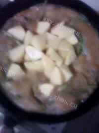 家常菜豆角炖土豆做法图解9)