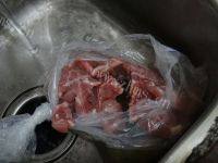 口感不错的黑豆排骨汤做法图解2)