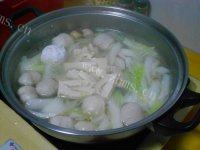 家常菜鱼丸豆腐汤做法图解8)