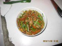 家常菜芹菜胡萝卜炒肉丝