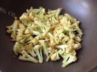 美味的干煸花菜做法图解8)