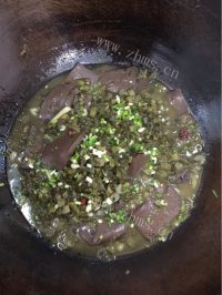过瘾的酸菜烩猪血做法图解9)