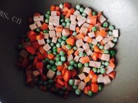 多吃三色炒虾仁做法图解4)