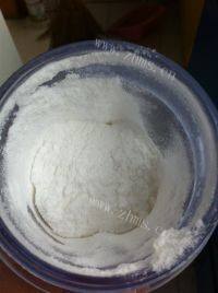 家庭版酸奶戚风蛋糕做法图解2)