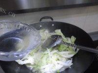 在家做的白菜炖豆腐做法图解7)