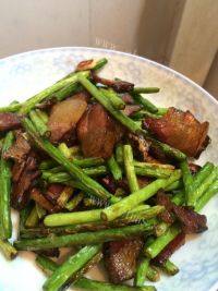 家常菜腊肉炒蒜苔