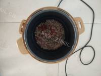 色泽鲜亮的红豆薏米汤做法图解3)