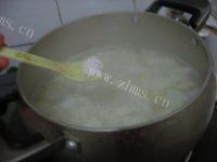 养生的山药萝卜粥做法图解8)