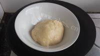 简易的牛奶排包做法图解4)