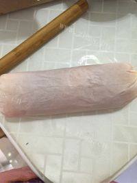 美味的戚风蛋糕卷做法图解7)