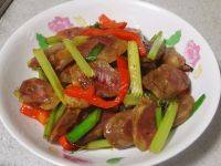 家常菜芹菜炒腊肠