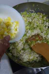 美味的包菜炒饭做法图解6)